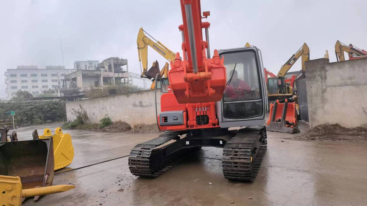 HITACHI EX120-5 - Máy xúc bánh xích: hình 2 HITACHI EX120-5 - Máy xúc bánh xích: hình 2