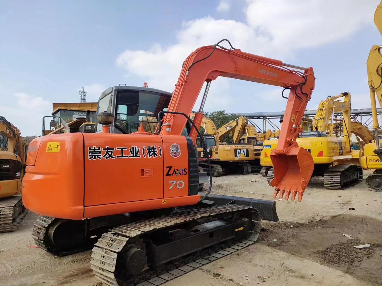 HITACHI ZX70 - Máy xúc mini: hình 1 HITACHI ZX70 - Máy xúc mini: hình 1