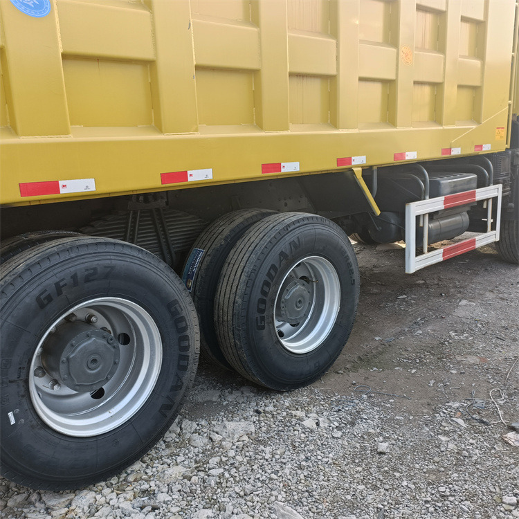 Xe ben HOWO HOWO 6x4-375 tipper: hình 7 Xe ben HOWO HOWO 6x4-375 tipper: hình 7