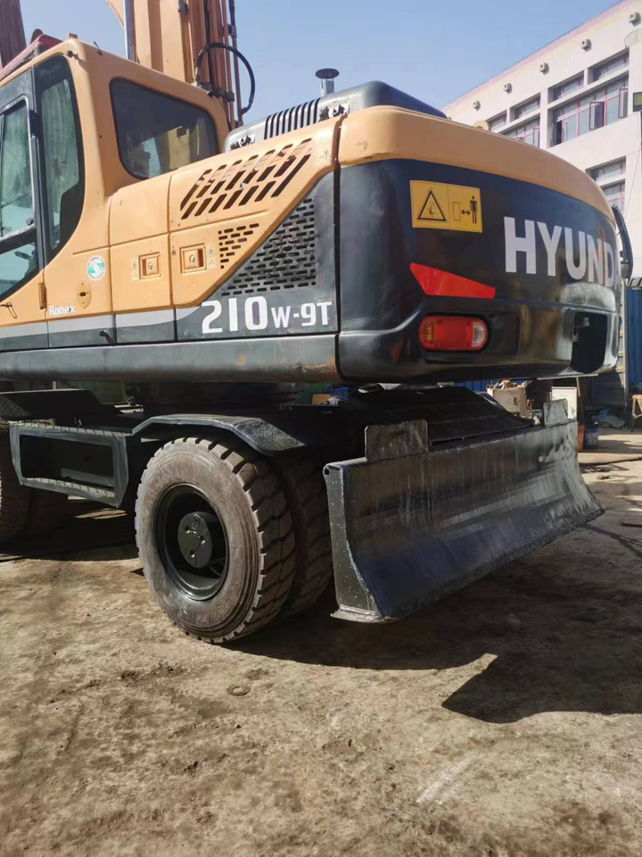 HYUNDAI 210W-9 - Máy xúc bánh lốp: hình 4 HYUNDAI 210W-9 - Máy xúc bánh lốp: hình 4