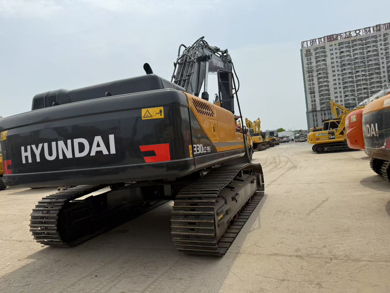 Hyundai R330LC-9S - Máy xúc bánh xích: hình 4 Hyundai R330LC-9S - Máy xúc bánh xích: hình 4