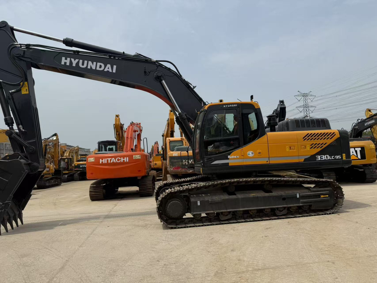 Hyundai R330LC-9S - Máy xúc bánh xích: hình 1 Hyundai R330LC-9S - Máy xúc bánh xích: hình 1