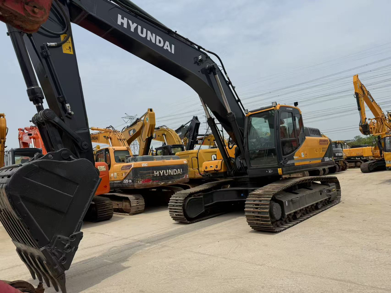 Hyundai R330LC-9S - Máy xúc bánh xích: hình 2 Hyundai R330LC-9S - Máy xúc bánh xích: hình 2