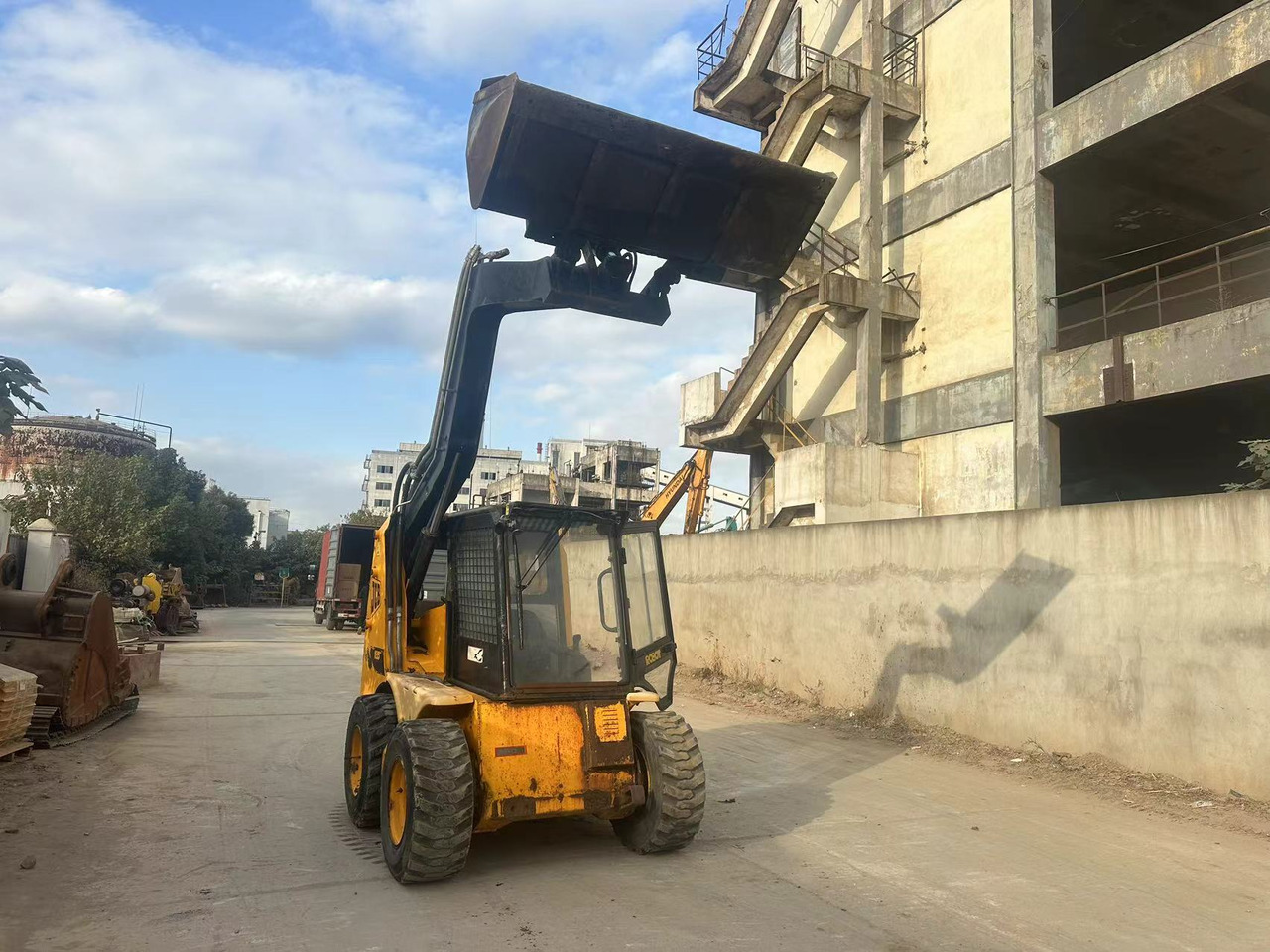 JCB 185 - Máy xúc lật đa năng: hình 4 JCB 185 - Máy xúc lật đa năng: hình 4