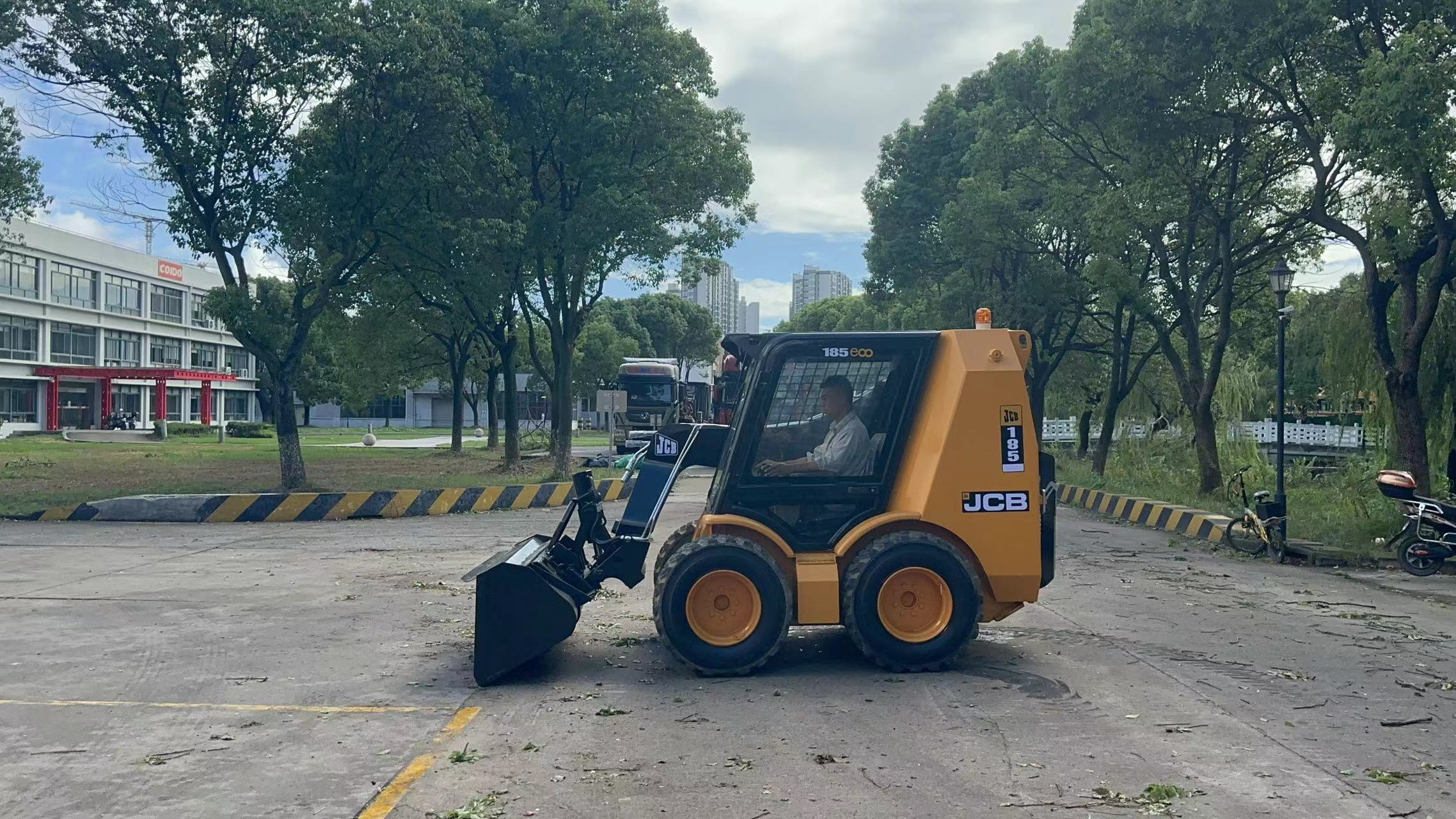 JCB 185 eco - Máy xúc lật đa năng: hình 3 JCB 185 eco - Máy xúc lật đa năng: hình 3