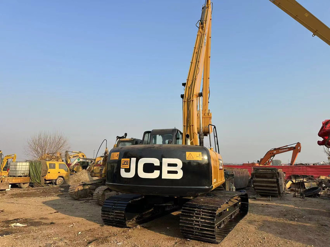 JCB JS220LC - Máy xúc bánh xích: hình 1 JCB JS220LC - Máy xúc bánh xích: hình 1