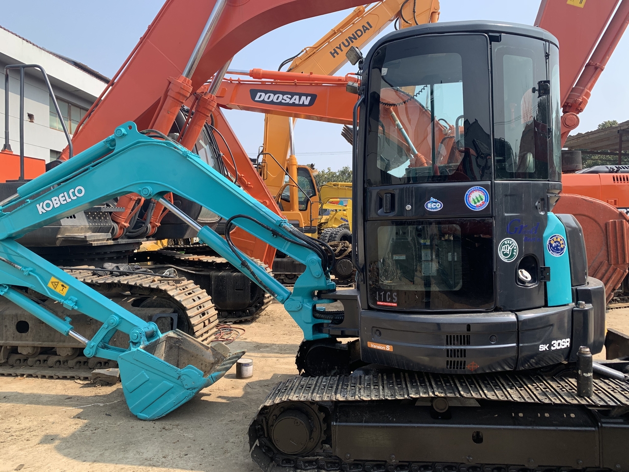 KOBELCO SK30SR - Máy xúc mini: hình 4 KOBELCO SK30SR - Máy xúc mini: hình 4
