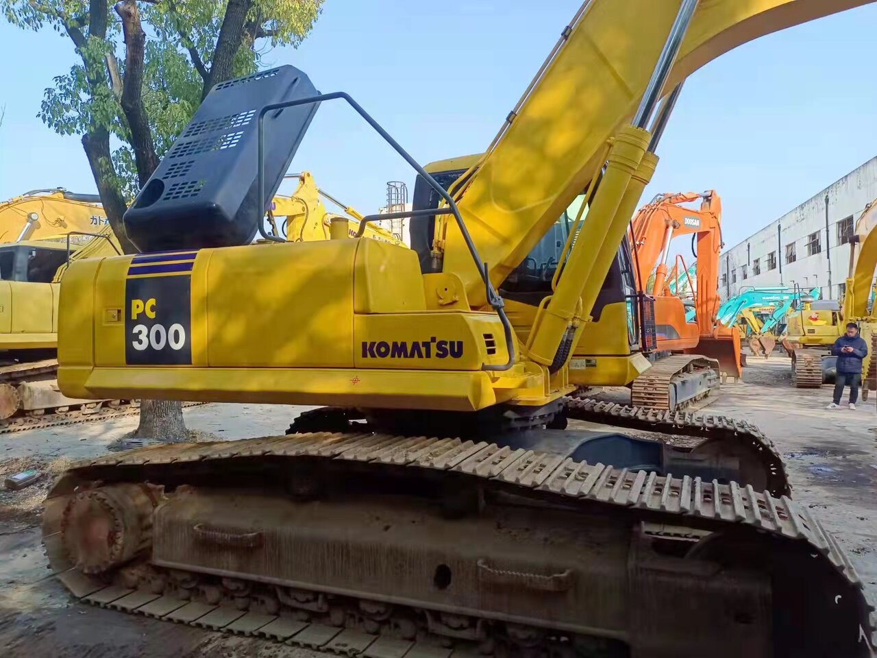KOMATSU PC300 - Máy xúc bánh xích: hình 3 KOMATSU PC300 - Máy xúc bánh xích: hình 3