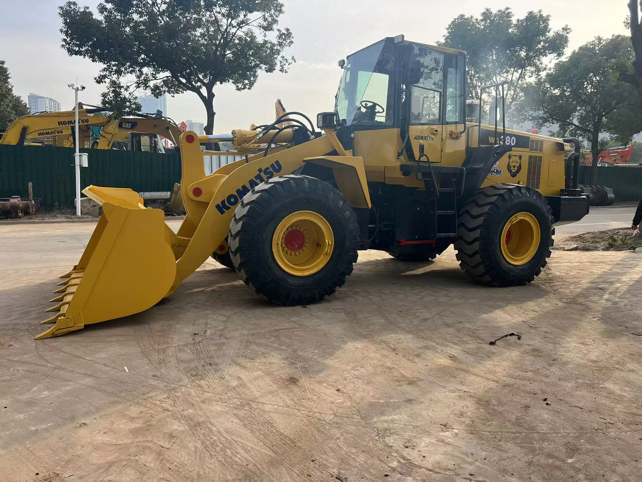 KOMATSU WA380-6 - Máy xúc lật bánh lốp: hình 4 KOMATSU WA380-6 - Máy xúc lật bánh lốp: hình 4