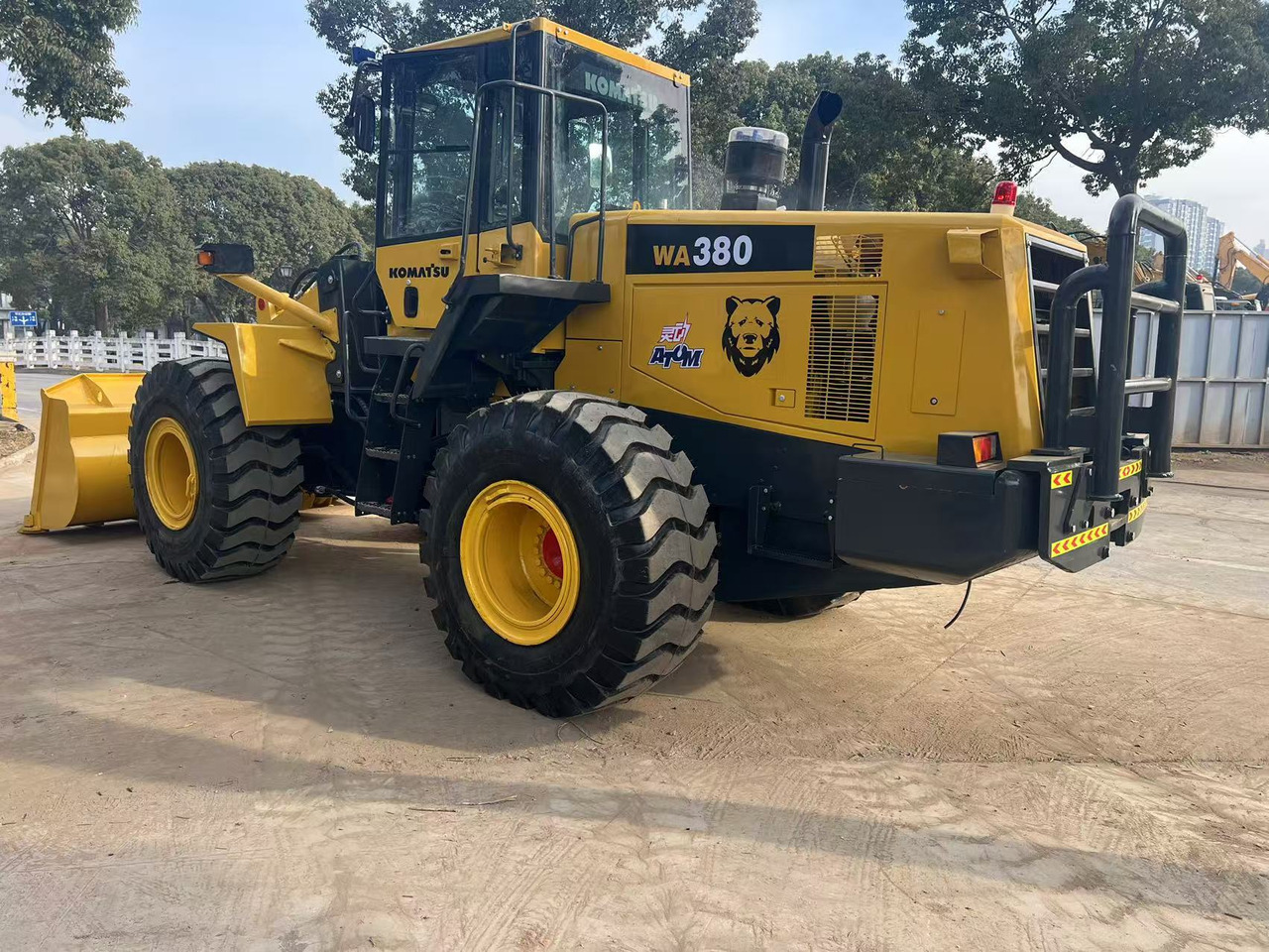 KOMATSU WA380-6 - Máy xúc lật bánh lốp: hình 3 KOMATSU WA380-6 - Máy xúc lật bánh lốp: hình 3