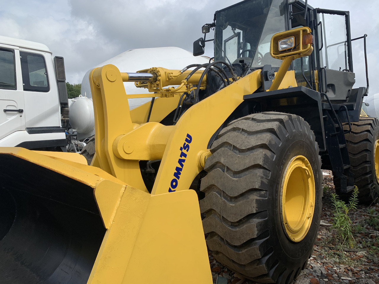 KOMATSU WA380Z - Máy xúc lật bánh lốp: hình 4 KOMATSU WA380Z - Máy xúc lật bánh lốp: hình 4