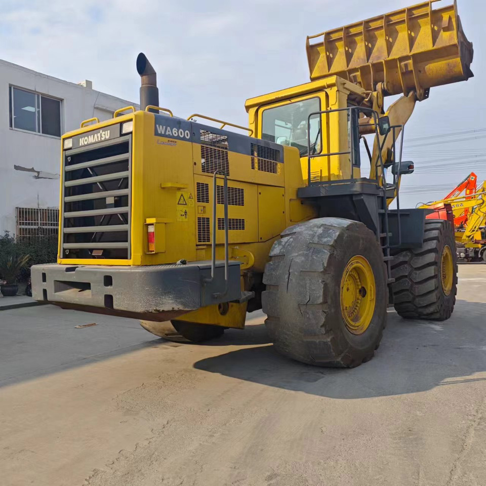 KOMATSU WA600-3 - Máy xúc lật bánh lốp: hình 2 KOMATSU WA600-3 - Máy xúc lật bánh lốp: hình 2