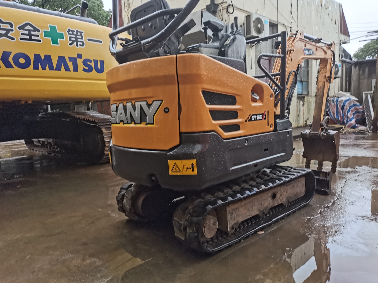 SANY SY16C - Máy xúc mini: hình 4 SANY SY16C - Máy xúc mini: hình 4