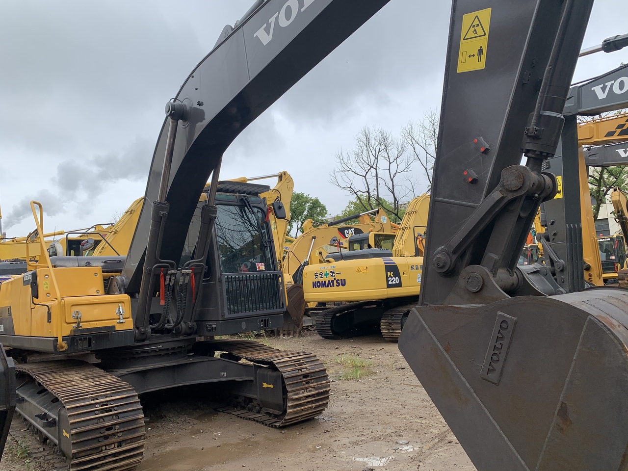 VOLVO EC200DL - Máy xúc bánh xích: hình 2 VOLVO EC200DL - Máy xúc bánh xích: hình 2