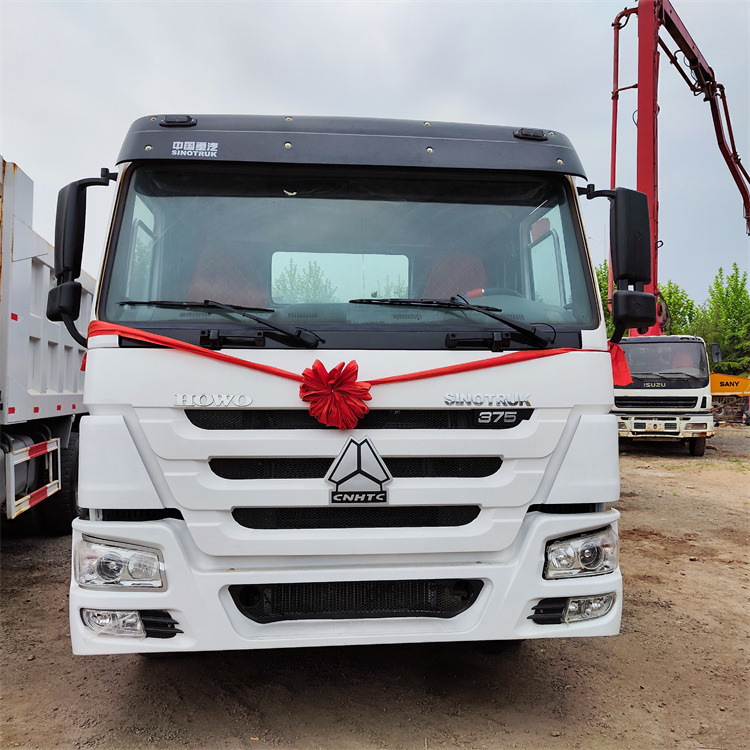 HOWO HOWO 6x4 375 tractor - Xe đầu kéo: hình 2 HOWO HOWO 6x4 375 tractor - Xe đầu kéo: hình 2