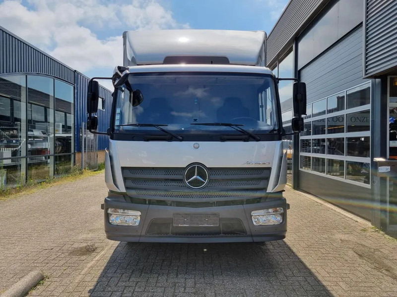 Mercedes-Benz Atego 1218 Koffer/ Ladebordwand/ Airco/ Grau Metallic - Xe tải hộp: hình 4 Mercedes-Benz Atego 1218 Koffer/ Ladebordwand/ Airco/ Grau Metallic - Xe tải hộp: hình 4