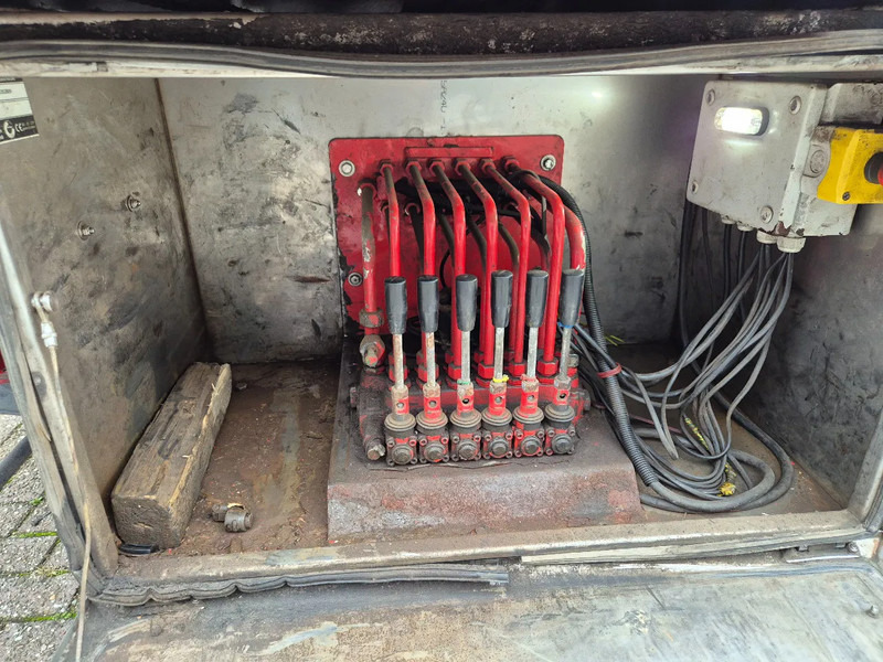 Xe tải kéo Volvo FL 250 E6 DoKa 7 Sitze/ Abschlepp/ Bergingswagen/ Hubbrille/ Winch: hình 17 Xe tải kéo Volvo FL 250 E6 DoKa 7 Sitze/ Abschlepp/ Bergingswagen/ Hubbrille/ Winch: hình 17