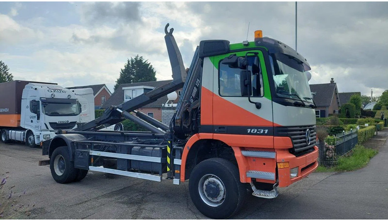 Mercedes-Benz Actros 1831 1931 4X4 Crane Container system - Xe cẩu tự hành: hình 4 Mercedes-Benz Actros 1831 1931 4X4 Crane Container system - Xe cẩu tự hành: hình 4