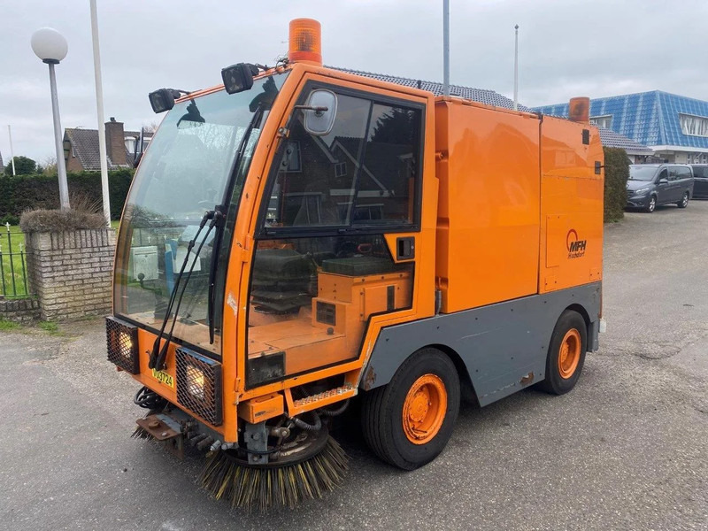 Nilfisk MFH2200 SWEEPER MFH 2200 CLEANER - Xe quét rác công nghiệp: hình 1 Nilfisk MFH2200 SWEEPER MFH 2200 CLEANER - Xe quét rác công nghiệp: hình 1