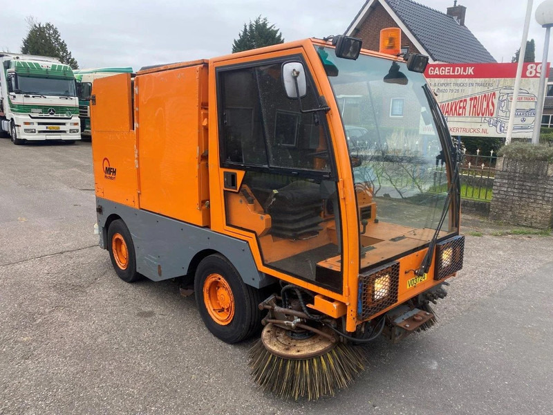 Nilfisk MFH2200 SWEEPER MFH 2200 CLEANER - Xe quét rác công nghiệp: hình 3 Nilfisk MFH2200 SWEEPER MFH 2200 CLEANER - Xe quét rác công nghiệp: hình 3