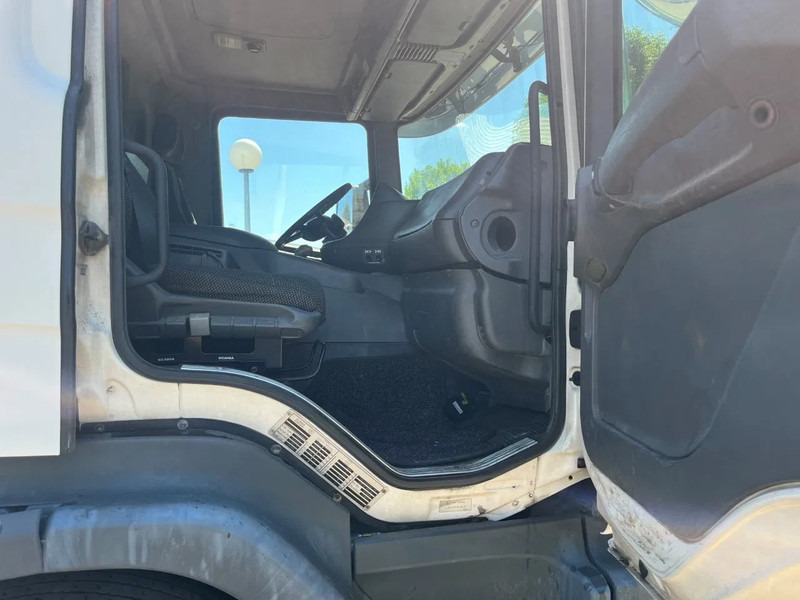 Scania P94-300 94 MANUAL GEARBOX AIRCO RETARDER 10-2004 - Xe đầu kéo: hình 5 Scania P94-300 94 MANUAL GEARBOX AIRCO RETARDER 10-2004 - Xe đầu kéo: hình 5