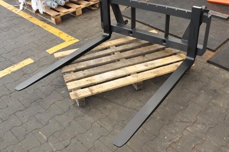 METAL-TECHNIK Paleciak / Frame with pallet forks - Chĩa cho Xe tải: hình 2 METAL-TECHNIK Paleciak / Frame with pallet forks - Chĩa cho Xe tải: hình 2