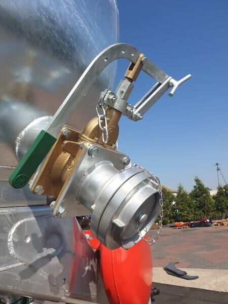 POMOT Single-axial tanker truck/ Beczkowóz wóz asenizacyjny 8000 l - Máy rải phân dạng lỏng: hình 3 POMOT Single-axial tanker truck/ Beczkowóz wóz asenizacyjny 8000 l - Máy rải phân dạng lỏng: hình 3