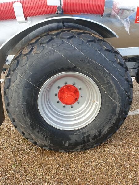 POMOT Single-axial tanker truck/ Beczkowóz wóz asenizacyjny 8000 l - Máy rải phân dạng lỏng: hình 2 POMOT Single-axial tanker truck/ Beczkowóz wóz asenizacyjny 8000 l - Máy rải phân dạng lỏng: hình 2