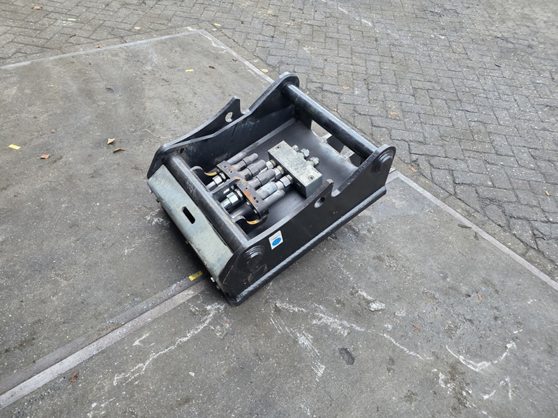 Oilquick kopplaat oq70/55 adaptor plate oilquick 70 55 steelwrist - Bộ ghép nhanh cho Máy móc xây dựng: hình 4 Oilquick kopplaat oq70/55 adaptor plate oilquick 70 55 steelwrist - Bộ ghép nhanh cho Máy móc xây dựng: hình 4