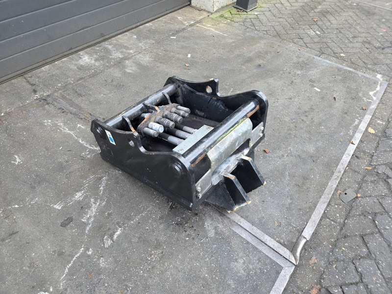 Oilquick kopplaat oq70/55 adaptor plate oilquick 70 55 steelwrist - Bộ ghép nhanh cho Máy móc xây dựng: hình 5 Oilquick kopplaat oq70/55 adaptor plate oilquick 70 55 steelwrist - Bộ ghép nhanh cho Máy móc xây dựng: hình 5