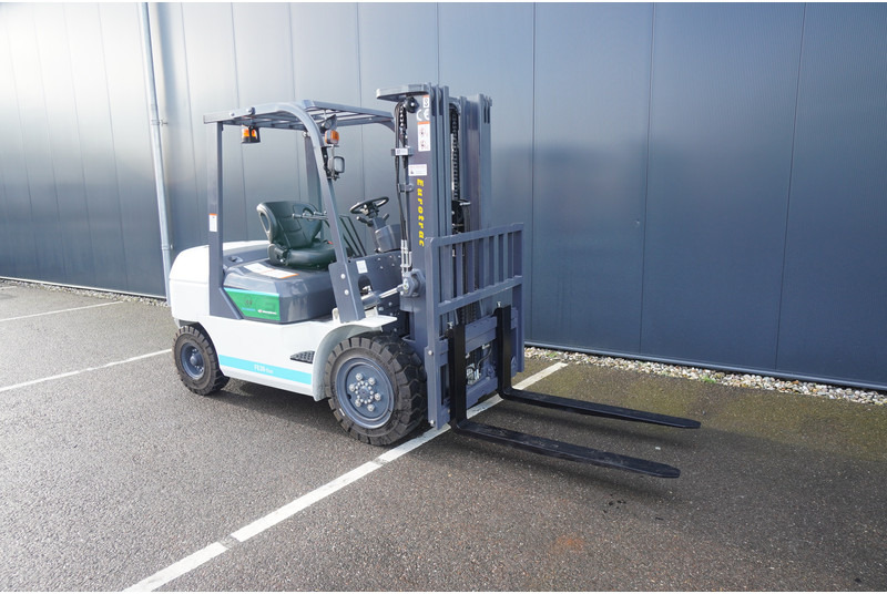 Eurotrac FE 30 ECO ELECTRIC FORKLIFT - Máy móc xây dựng: hình 4 Eurotrac FE 30 ECO ELECTRIC FORKLIFT - Máy móc xây dựng: hình 4