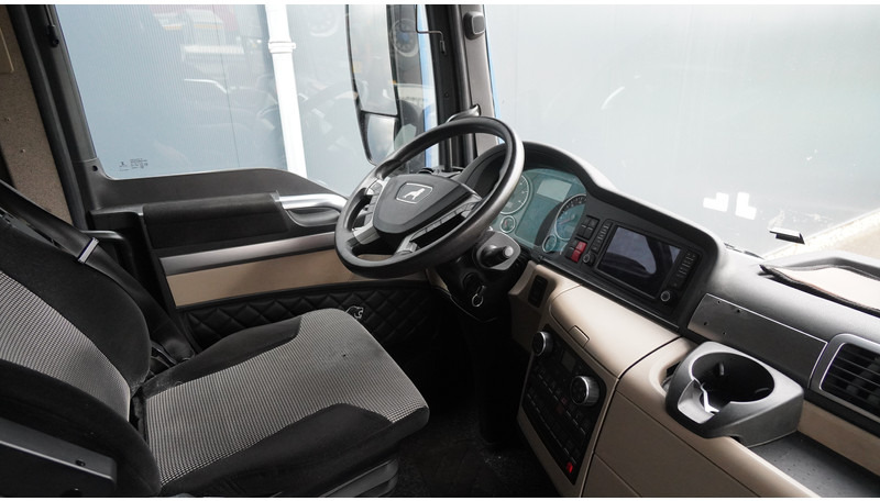 MAN TGX 18.420 ADR 664.400KM - Xe đầu kéo: hình 5 MAN TGX 18.420 ADR 664.400KM - Xe đầu kéo: hình 5