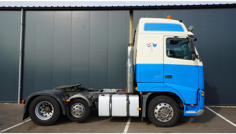 Volvo FH 440 6X2 GLOBETROTTER EURO 3 - Xe đầu kéo: hình 2 Volvo FH 440 6X2 GLOBETROTTER EURO 3 - Xe đầu kéo: hình 2