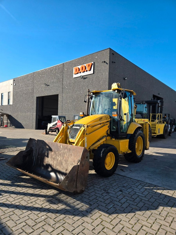 Komatsu WB97 - Máy xúc trước múc sau: hình 1 Komatsu WB97 - Máy xúc trước múc sau: hình 1