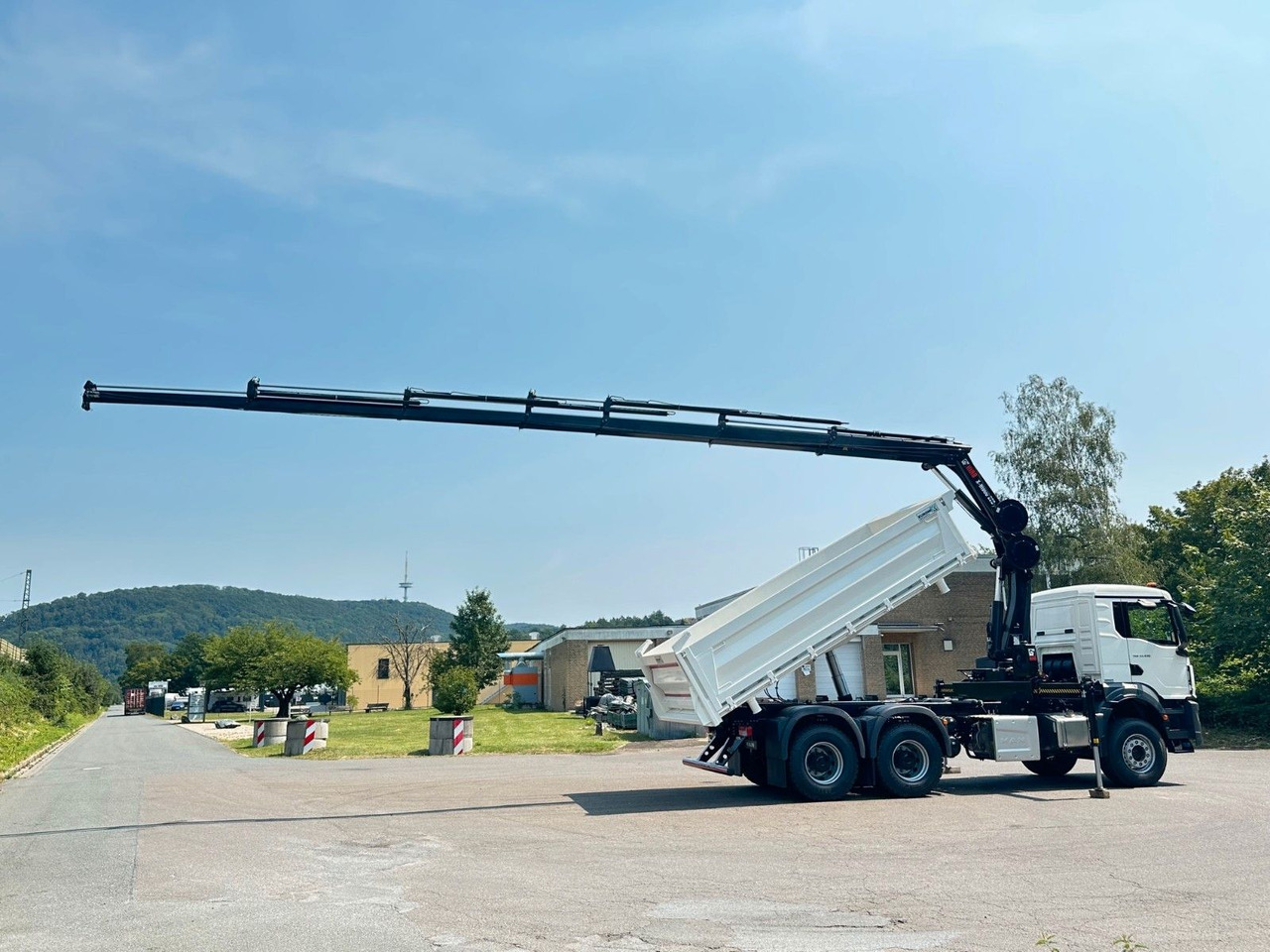 Xe ben, Xe cẩu tự hành MAN TGS 33.440 6x4 /3-Seiten- Kipper /  HIAB 228-6: hình 8