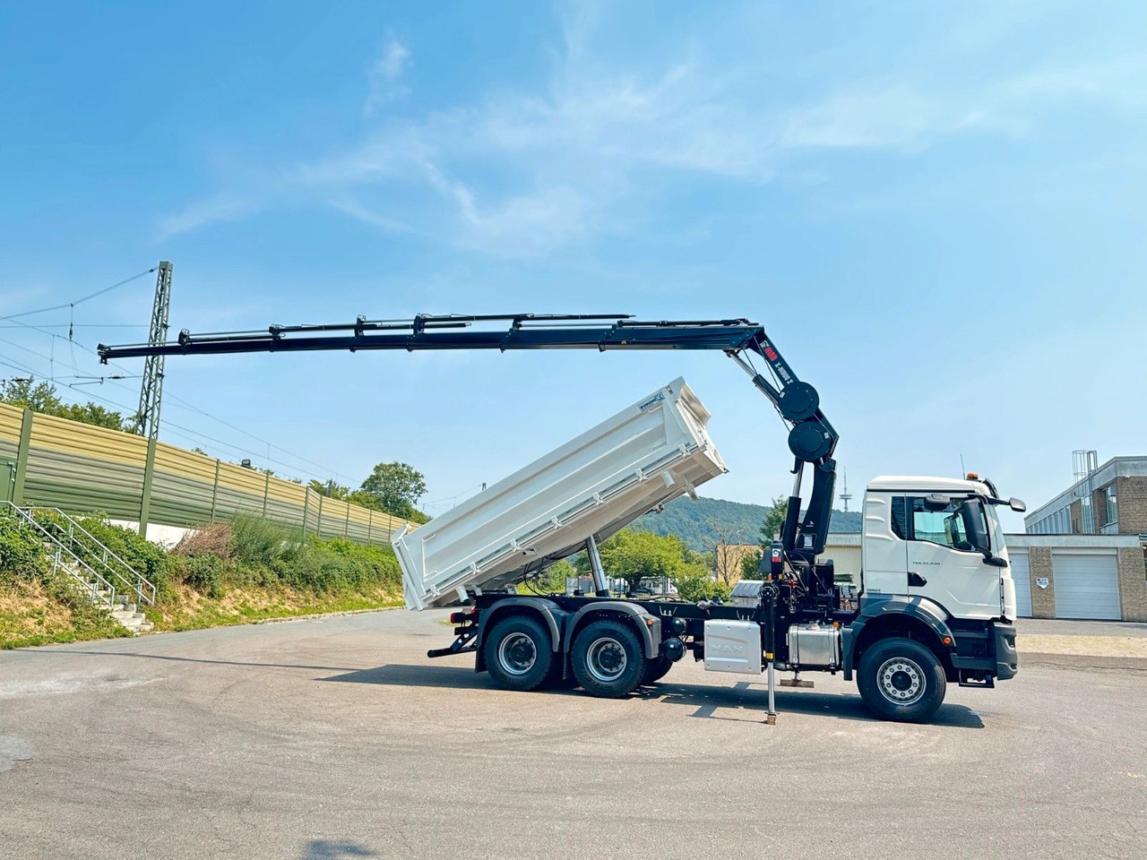 Xe ben, Xe cẩu tự hành MAN TGS 33.440 6x4 /3-Seiten- Kipper /  HIAB 228-6: hình 9