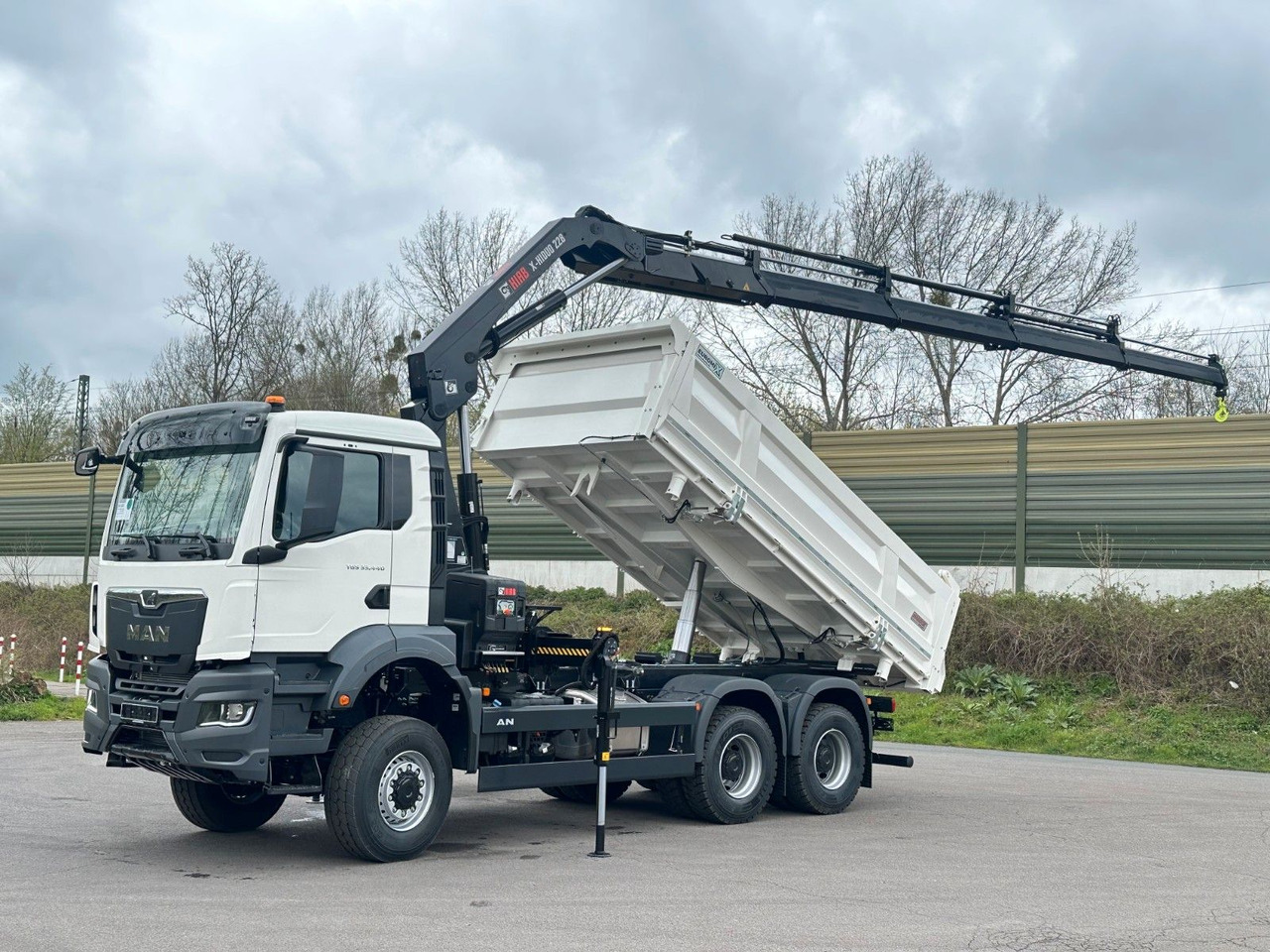 MAN TGS 33.440 6x6 /3-Seiten- Kipper / HIAB 228-4 - Xe ben, Xe cẩu tự hành: hình 1 MAN TGS 33.440 6x6 /3-Seiten- Kipper / HIAB 228-4 - Xe ben, Xe cẩu tự hành: hình 1