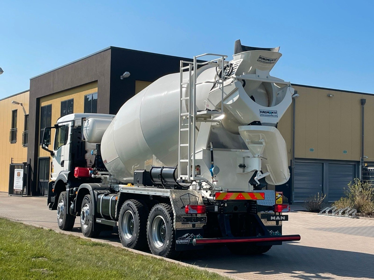 MAN TGS 35.470 8x4 EuromixMTP EM 10 L 10xVORHANDEN - Xe trộn bê tông: hình 4 MAN TGS 35.470 8x4 EuromixMTP EM 10 L 10xVORHANDEN - Xe trộn bê tông: hình 4
