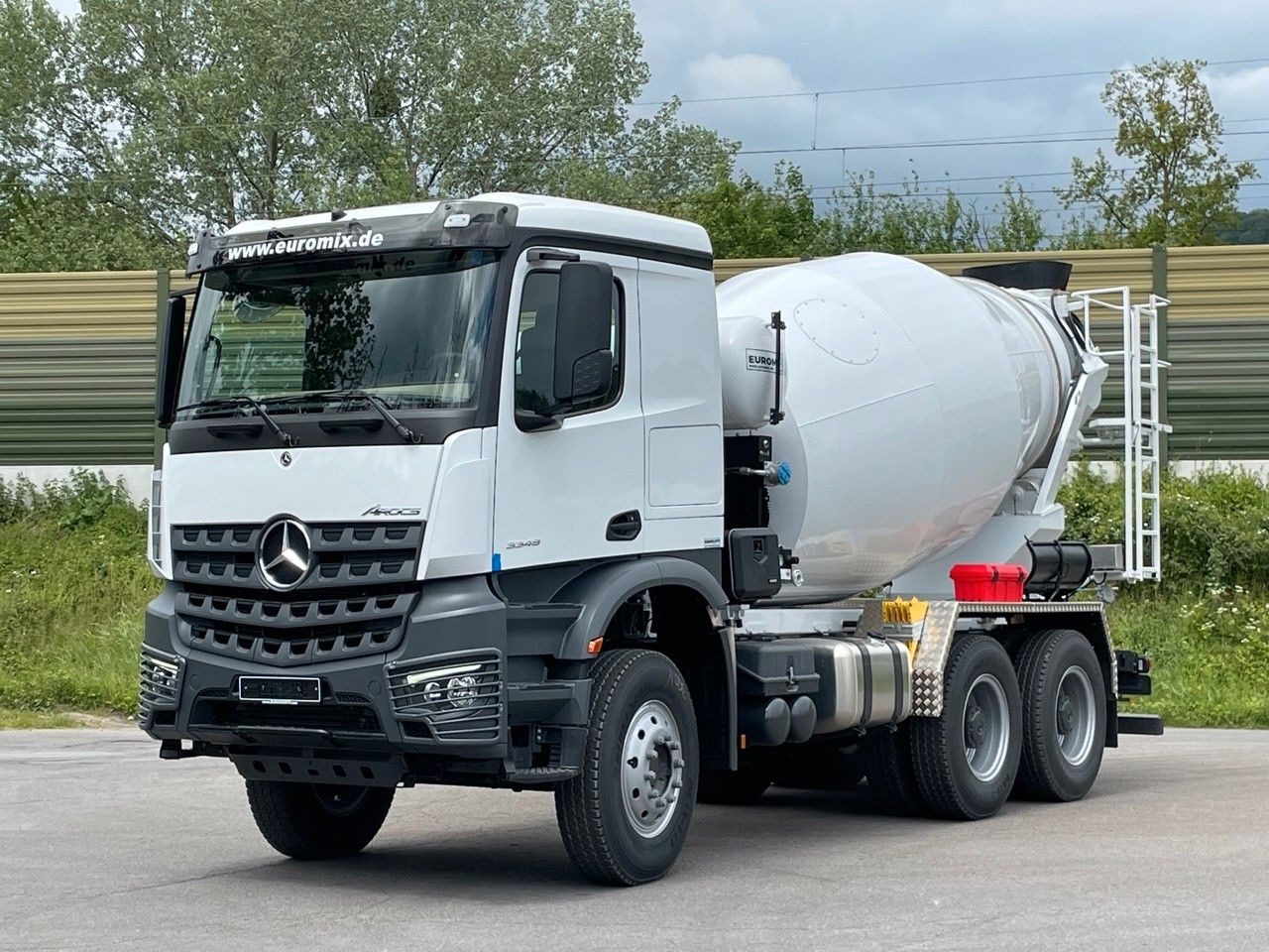 Mercedes-Benz 3348 6X4 Arcos 5 EuromixMTP EM 9 R - Xe trộn bê tông: hình 2 Mercedes-Benz 3348 6X4 Arcos 5 EuromixMTP EM 9 R - Xe trộn bê tông: hình 2