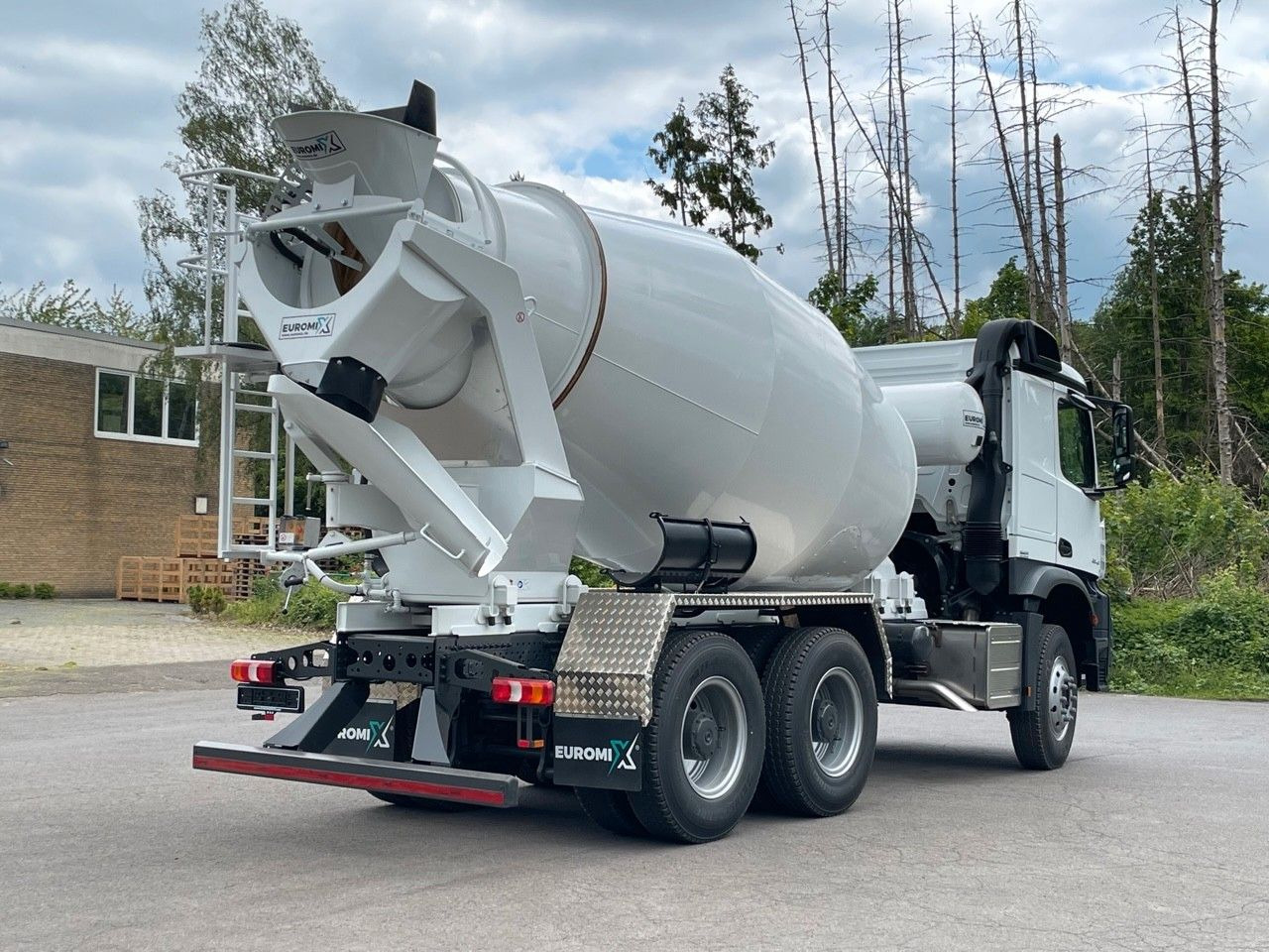 Mercedes-Benz 3348 6X4 Arcos 5 EuromixMTP EM 9 R - Xe trộn bê tông: hình 5 Mercedes-Benz 3348 6X4 Arcos 5 EuromixMTP EM 9 R - Xe trộn bê tông: hình 5