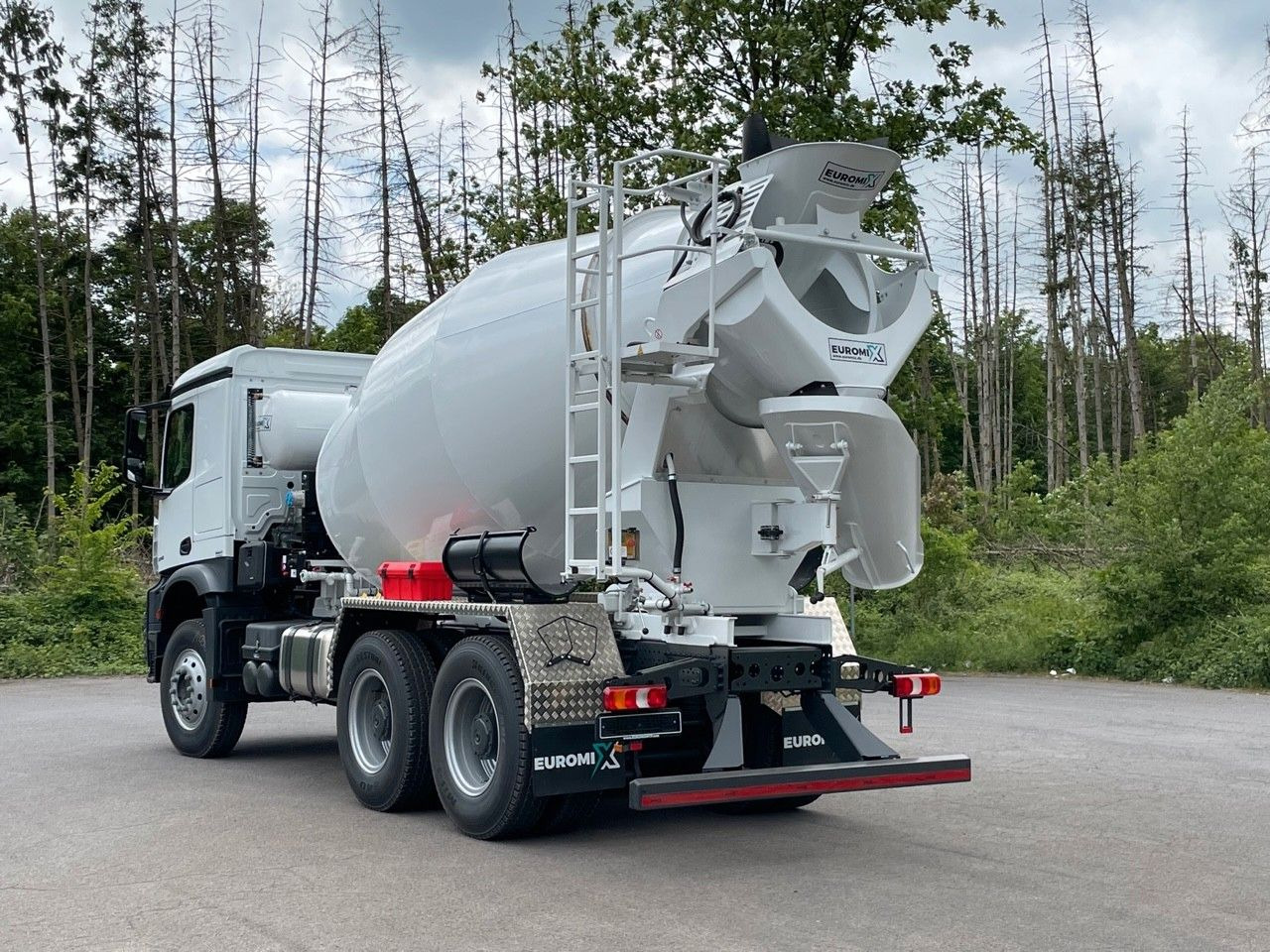 Mercedes-Benz 3348 6X4 Arcos 5 EuromixMTP EM 9 R - Xe trộn bê tông: hình 4 Mercedes-Benz 3348 6X4 Arcos 5 EuromixMTP EM 9 R - Xe trộn bê tông: hình 4