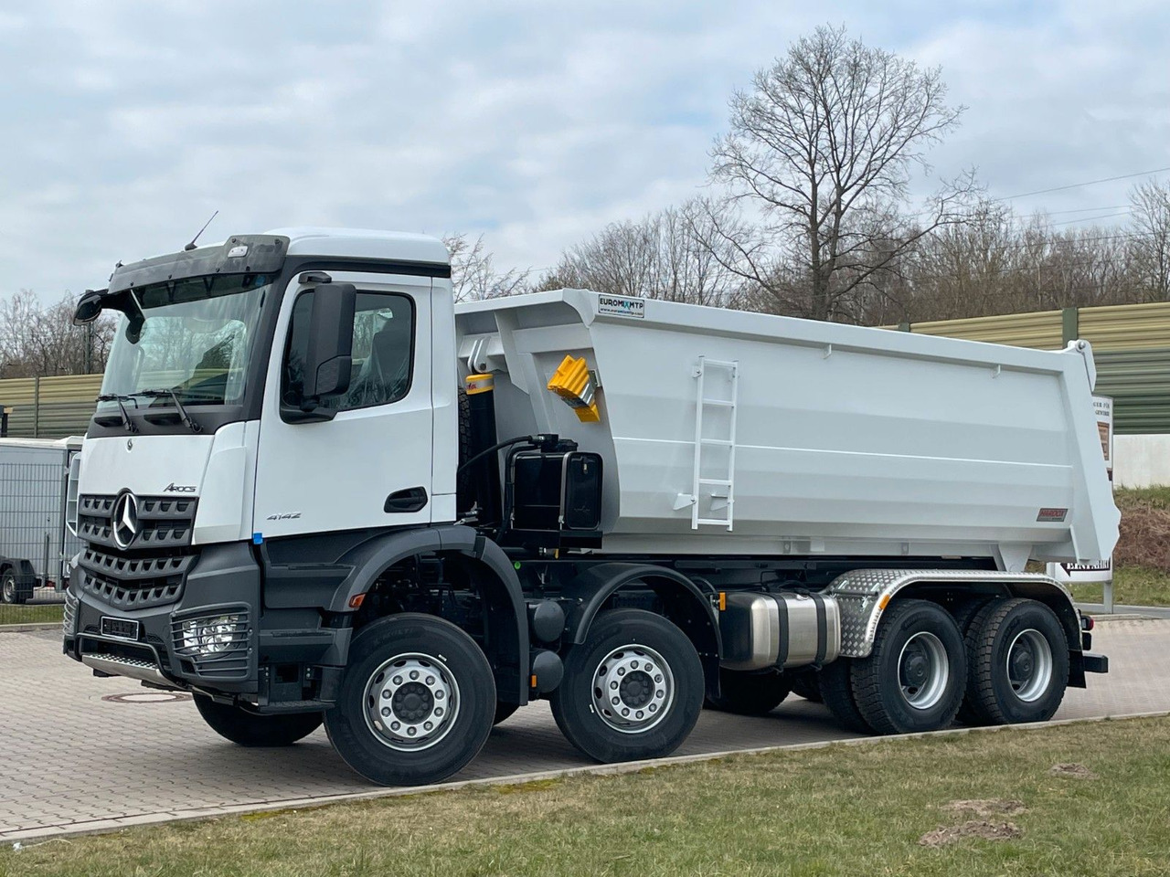 Mercedes-Benz 4142 8X4 Mulden- Kipper - EuromixMTP - Xe tải chở thùng nhỏ: hình 2 Mercedes-Benz 4142 8X4 Mulden- Kipper - EuromixMTP - Xe tải chở thùng nhỏ: hình 2