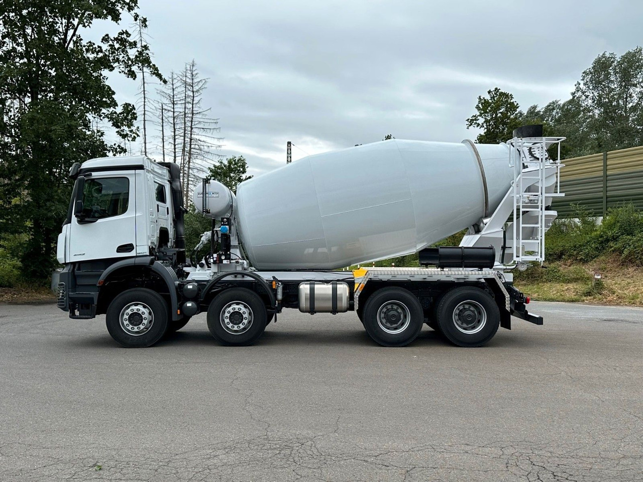 Mercedes-Benz AROCS 5 4142 B 8X4 Euro 3 EuromixMTP EM 10 - Xe trộn bê tông: hình 4 Mercedes-Benz AROCS 5 4142 B 8X4 Euro 3 EuromixMTP EM 10 - Xe trộn bê tông: hình 4