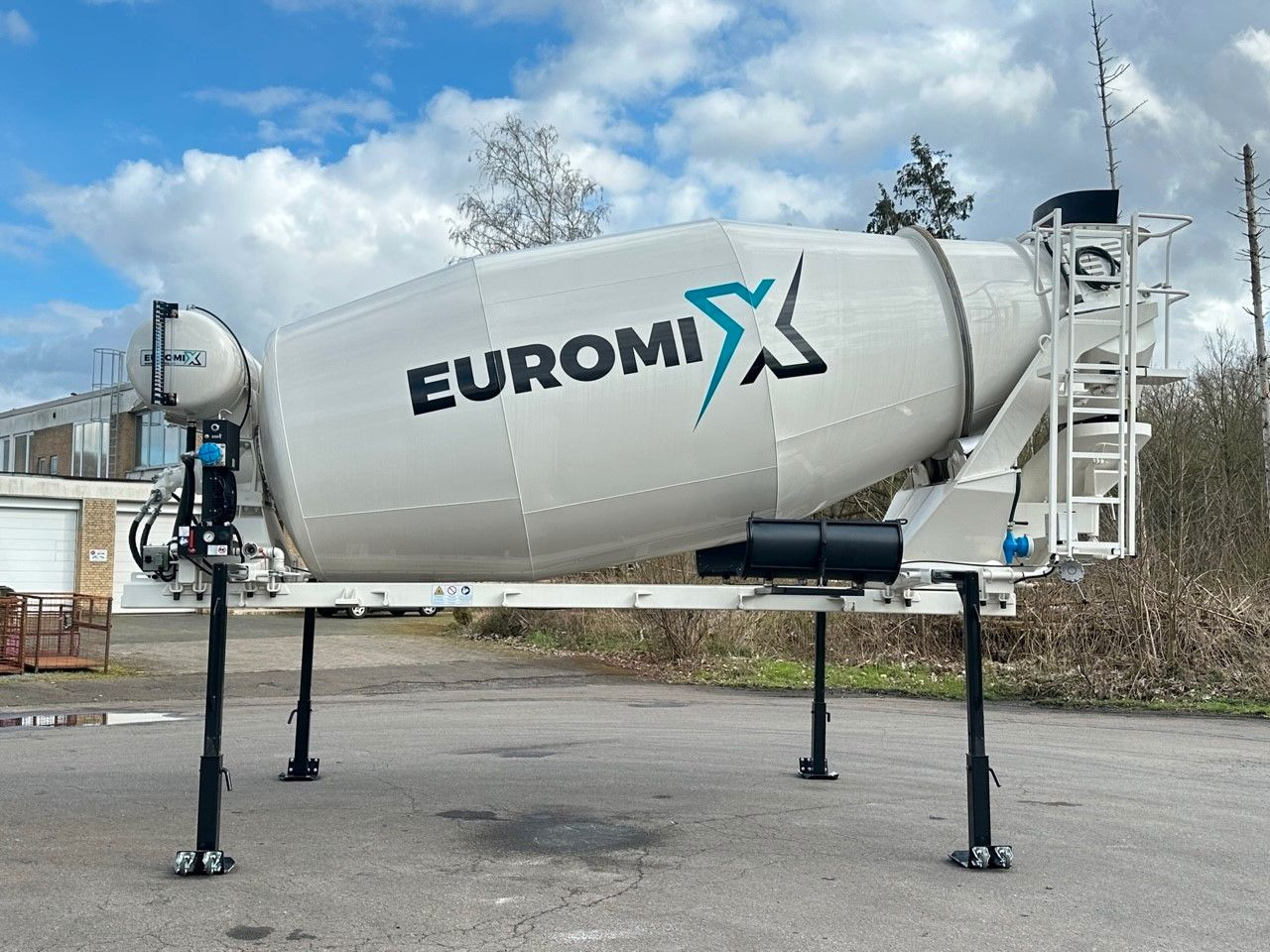 Volvo EuromixMTP Fahrmischer Aufbauten Volvo EuromixMTP Fahrmischer Aufbauten - Xe trộn bê tông: hình 1 Volvo EuromixMTP Fahrmischer Aufbauten Volvo EuromixMTP Fahrmischer Aufbauten - Xe trộn bê tông: hình 1