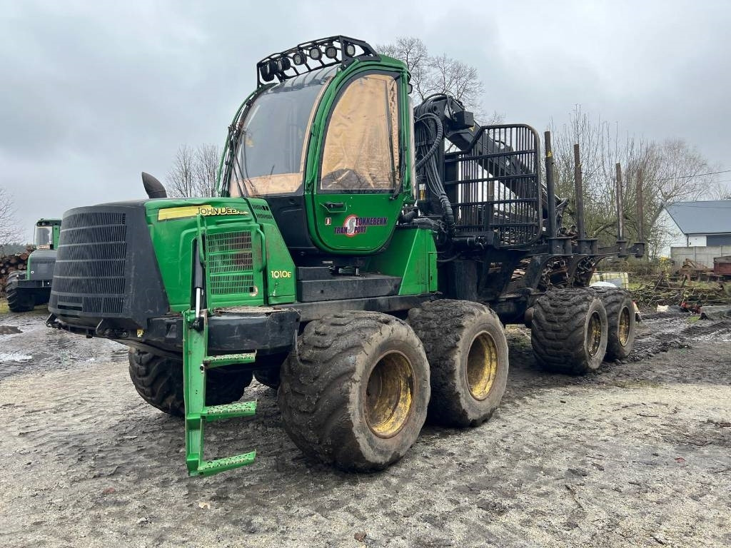 John Deere 1010 E - Máy chuyển tiếp: hình 1 John Deere 1010 E - Máy chuyển tiếp: hình 1