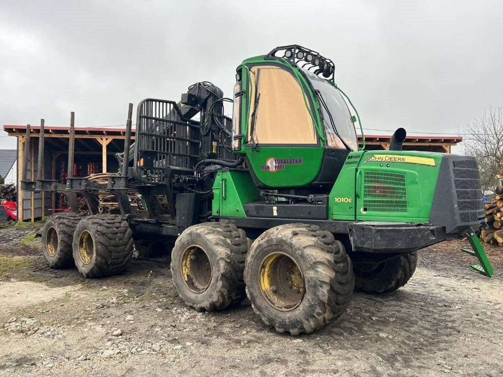 John Deere 1010 E - Máy chuyển tiếp: hình 2 John Deere 1010 E - Máy chuyển tiếp: hình 2
