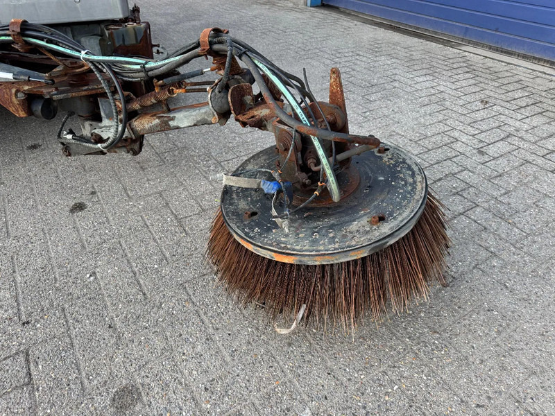 Bucher CITYCAT 5000SL **SWEEPER-BALAYEUSE** - Xe quét đường: hình 2 Bucher CITYCAT 5000SL **SWEEPER-BALAYEUSE** - Xe quét đường: hình 2