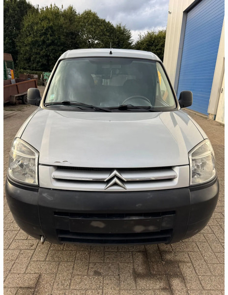 Citroën Berlingo **AIRCO-EURO4** - Xe van nhỏ gọn: hình 2 Citroën Berlingo **AIRCO-EURO4** - Xe van nhỏ gọn: hình 2