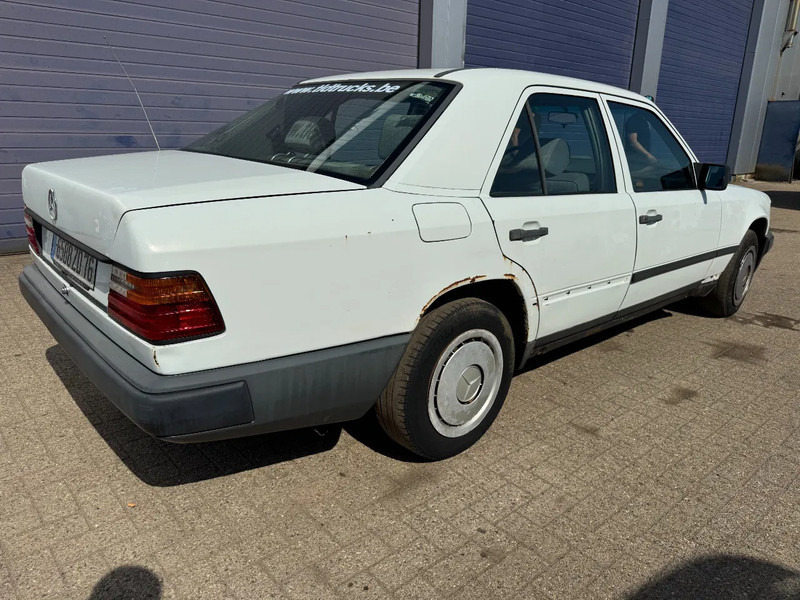 Mercedes-Benz 200-serie **W124-250D** - Sedan: hình 4 Mercedes-Benz 200-serie **W124-250D** - Sedan: hình 4