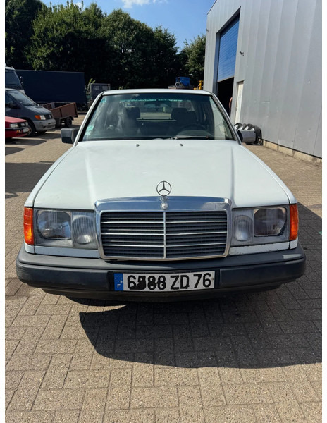 Mercedes-Benz 200-serie **W124-250D** - Sedan: hình 2 Mercedes-Benz 200-serie **W124-250D** - Sedan: hình 2